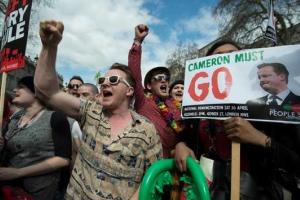 В Британии прокатилась волна протестов: в Лондоне митингуют, требуя отставки Кэмерона