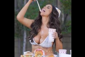 Модель Эбигейл Рэтчфорд стала "героиней" крупного скандала, снявшись в эротической рекламе 