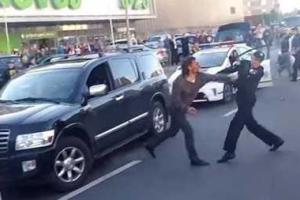 В Киеве водитель внедорожника решил "помериться силами" с патрульными полицейскими