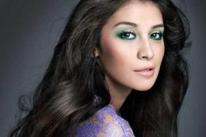 Актриса Равшана Куркова покорила фанатов снимками в купальнике