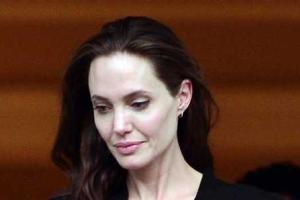 В Сети появились новые снимки Анджелины Джоли: актриса с детьми во время прогулки по Лондону