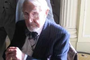 Ушел из жизни актер Дуглас Уилмер, сыгравший легендарного Шерлока Холмса