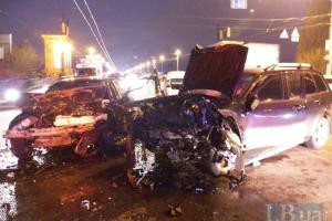В Киеве в жесткой лобовой аварии погиб водитель автомобиля "Mitsubishi"