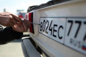 Российские пограничники перестали пропускать на территорию Крыма транспорт с украинскими номерами