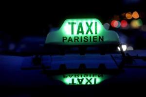 Во Франции таксисты проводят акции протеста, угрожая сорвать Евро-2016