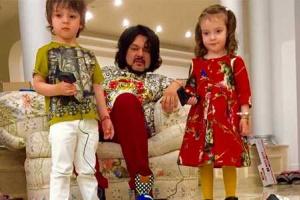 Сын Филиппа Киркорова растет фанатом автомобилей и собирает личную коллекцию