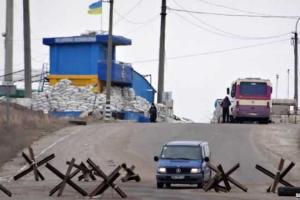 Жительница "ЛНР": Жизнь заставила и мы научились, как обойти "блокаду"