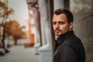 Актера Алексея Янина выписали из реабилитационного центра через год после инсульта и комы 