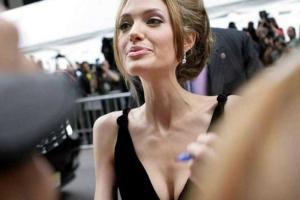 Медики бьют тревогу: сбросив еще 5 кг, Анджелина Джоли может умереть