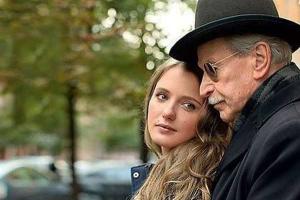 Актер Иван Краско с молодой женой снялись в очередной семейной фотосессии