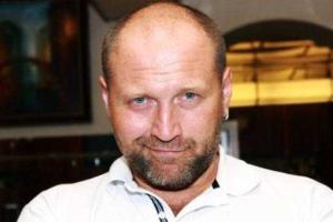 Соцсети бурно обсуждают накаченные мышцы нардепа Березы на совместном фото с голливудской кинозвездой