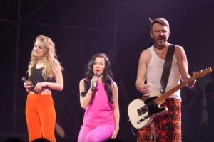 Сергея Шнурова и двух солисток группы "Ленинград" оштрафовали за мат во время выступления