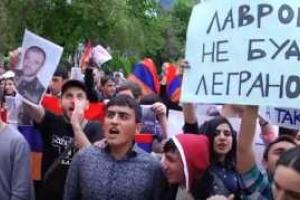 Приезд Лаврова в Армению вызвал массовые протесты и стычки с полицией