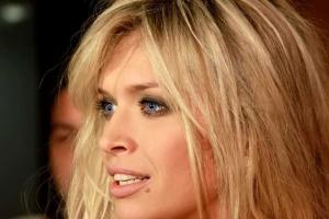 Певица Вера Брежнева шокировала публику своим поведением на конференции по проблемам ВИЧ/СПИДа