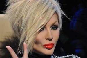 Ирина Билык отметила день рождения на сцене: певицу осыпали подарками друзья и поклонники