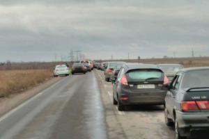 Дончане возмущены ситуацией на блокпостах: огромные очереди, плохое движение, беспредел и коррупция