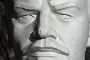 Во время сноса памятника Ленина на Одесчине местные жители напали на журналистов