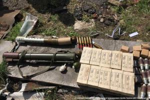 Тайник с оружием обнаружили пограничники недалеко от линии разграничения в зоне АТО