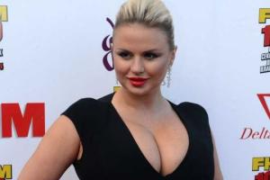 Анна Семенович порадовала фанатов "горячим" снимком