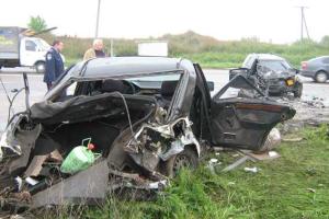 На трассе "Харьков - Симферополь" автомобиль "Mercedes" влетел в легковушку: 5 человек пострадали