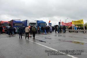 На Волыни участники бессрочной акции перекрывали автотрассу и громили помещение таможни ГФС