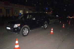На Хмельниччине трое пьяных приятелей напали на полицейских: сотрудник полиции применил оружие