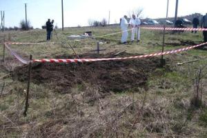 На Донетчине обнаружена "братская могила": найдены останки 18 человек в камуфляжной форме