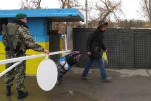 Боевики обстреляли КПВВ "Станица Луганская" и центр города, есть разрушения - Тука