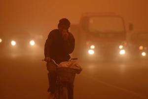 В Китае бушует сильная песчаная буря