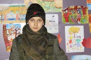 В "ЛНР" 10-летней сепаратистке с позывным "Доця" из отряда "Призрак" вручили медаль