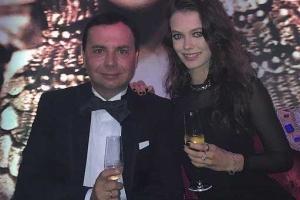 Россию потряс очередной скандал: глава отделения "Лукойла" живет с несовершеннолетней моделью