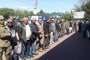 Активисты Одессы победили: заблокированные в аэропорту депутаты-оппозиционеры решили вернуться домой