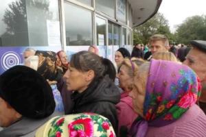 В "ДНР" пенсионеры жалуются на тяжелую жизнь, но упорно надеются "жить в России"