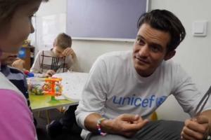 Актер Орландо Блум потрясен поездкой на Донбасс