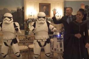 Обама с супругой пустились в пляс с персонажами "Звездных войн"