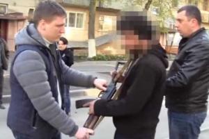 Кровавые разборки: на Одесчине мужчина выбивал долг из приятеля выстрелами из автомата
