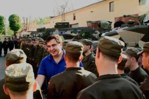 Бойцы "Азова" и "Нацгвардии", прибывшие в Одессу, получили пасхальные гостинцы от Саакашвили
