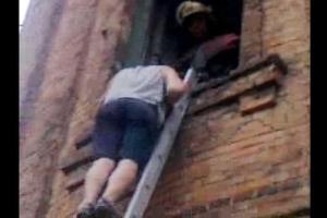 В Кременчуге заигравшихся на водонапорной башне подростков пришлось выручать спасателям