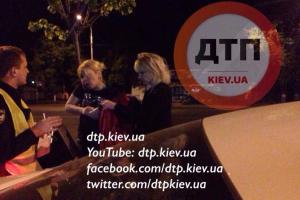 По ночному Киеву на "KIA Cerato" летали две пьяные девушки 