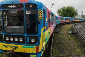 Подарок испанского художника Киеву: в метро появится раскрашенный поезд