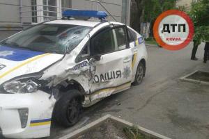 В Днепропетровске "Toyota" влетела в автомобиль патрульной полиции