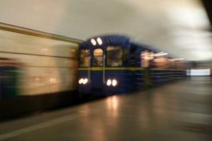 В Харькове арестована женщина, бросившаяся под поезд вместе с двумя детьми