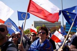 В Варшаве польская оппозиция собрала на проевропейский марш около 200 тысяч человек 