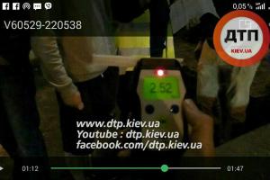 В Киеве пьяный водитель за рулем "ЗАЗ" "уделал" две иномарки - "BMW" и "Dacia Logan"