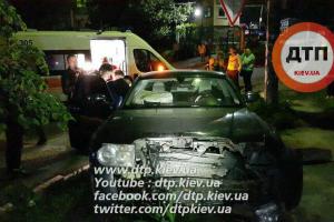 В сети опубликовано видео с места ДТП в Киеве: "Chrysler" на скорости протаранил автомобиль "Honda"