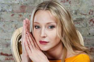 Актриса Ольга Медынич получила телесные повреждения на съемках постельной сцены в авто