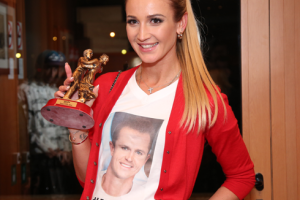 Телеведущей Ольге Бузовой жестко "досталось" от футбольных фанатов