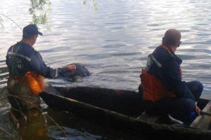 На Винничине из реки достали тело рыбака, пропавшего на рыбалке в ноябре прошлого года