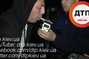 В Киеве "подставился" пьяный водитель "Skoda": обидевшись на таксиста он вызвал полицию