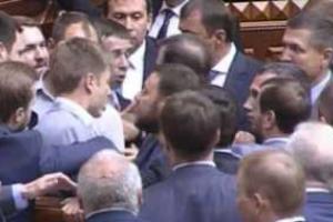 В Верховной Раде нардепы вновь устроили "кулачные бои"